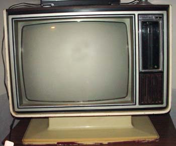 Arturo’s alley television set Copyright © 2003-2018 Janet Kuypers