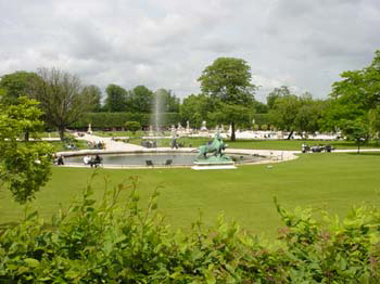 image of Fountain Park in Paris copyright © 2003-2018 Janet Kuypers