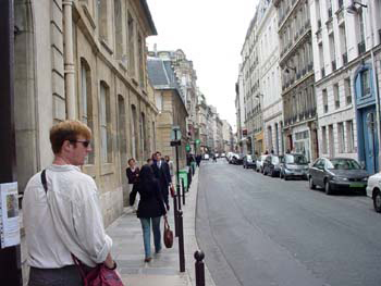 JY walking down hte street, Paris