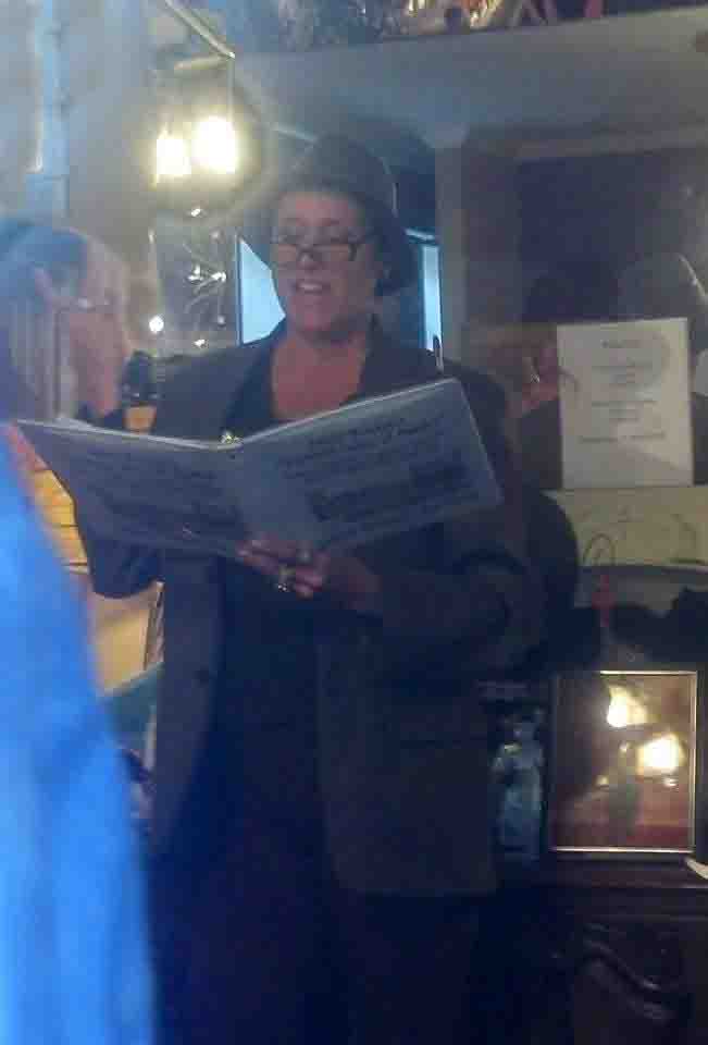 photo of Janet Kuypers reading at her “Pilsen, Periodically” show (photo by by John)