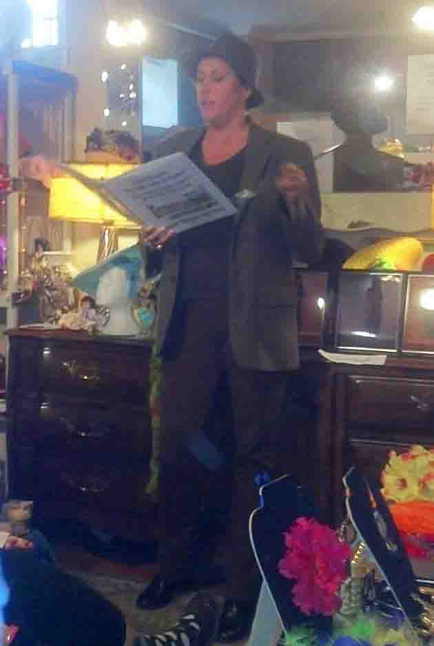 photo of Janet Kuypers reading at her “Pilsen, Periodically” show (photo by by John)