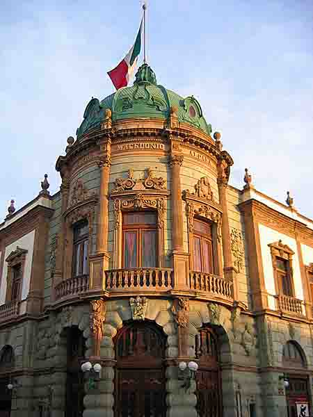 Teatro in Oaxaca, photography by Brian Hosey & Lauren Braden